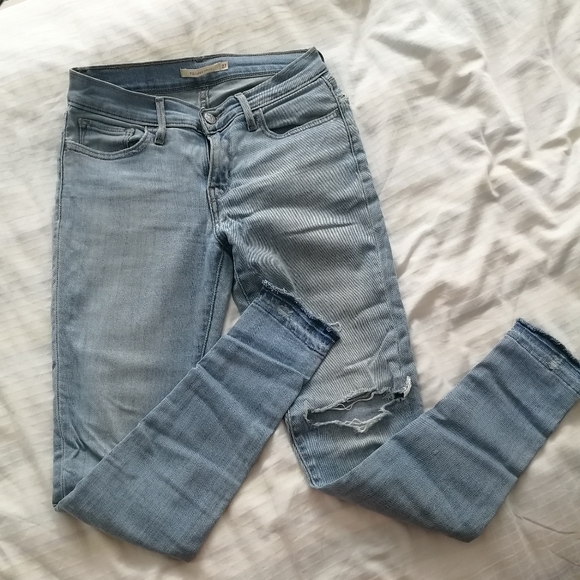 ⚡️SOLD⚡️ Levi's 710 Distressed Ripped Jeans - Picture 2 of 6